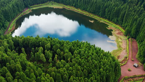 Luftdrohnenaufnahme-Von-Vulkanseen-In-Sao-Miguel,-Azoren---Portugal