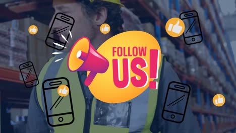 animación de texto e iconos de redes sociales sobre un trabajador caucásico caminando en un almacén.