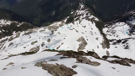 Montaje-Aéreo-De-Drones-Nevados-5040,-Isla-De-Vancouver,-Canadá