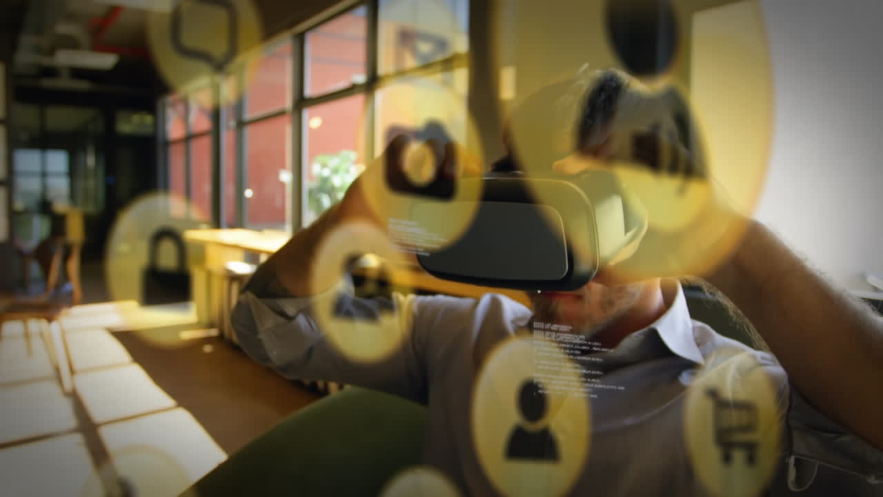 vr 헤드 ⁇ 을 착용한 백인 남성에 대한 데이터 처리 및 소셜 미디어 아이콘의 애니메이션