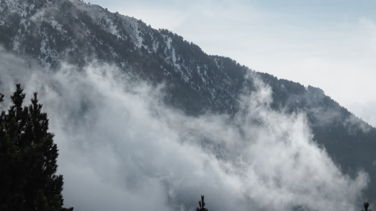 Mysterious clouds moving past the mountains, foggy ambience