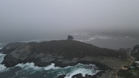 Antena---Foggy-Cross-Hill,-Zapallar,-Valparaíso,-Chile,-Wide-Circle-Pan