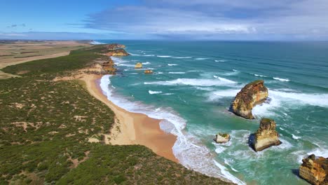 Video-De-Drones-De-4k-Volando-Hacia-Adelante-Sobre-Los-12-Apóstoles-En-La-Gran-Carretera-Oceánica,-Australia