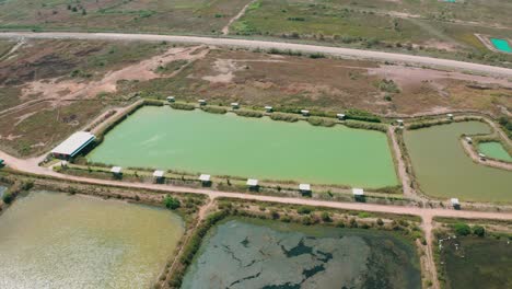 vista aérea de un parque de pesca en cha-am tailandia