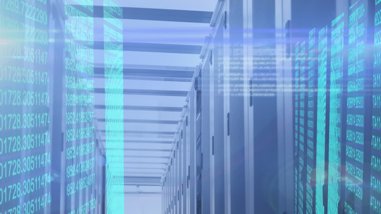 animación de múltiples pantallas con procesamiento de datos de codificación binaria en una sala de servidor de computadora vacía