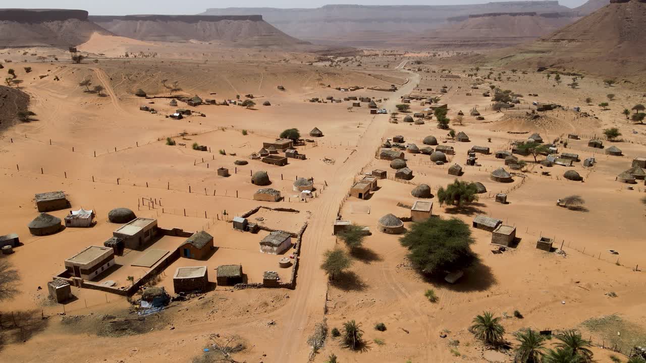 Những túp lều tranh ở Làng Ốc đảo Terjit tại Mauritania, Châu Phi - Flycam trên không