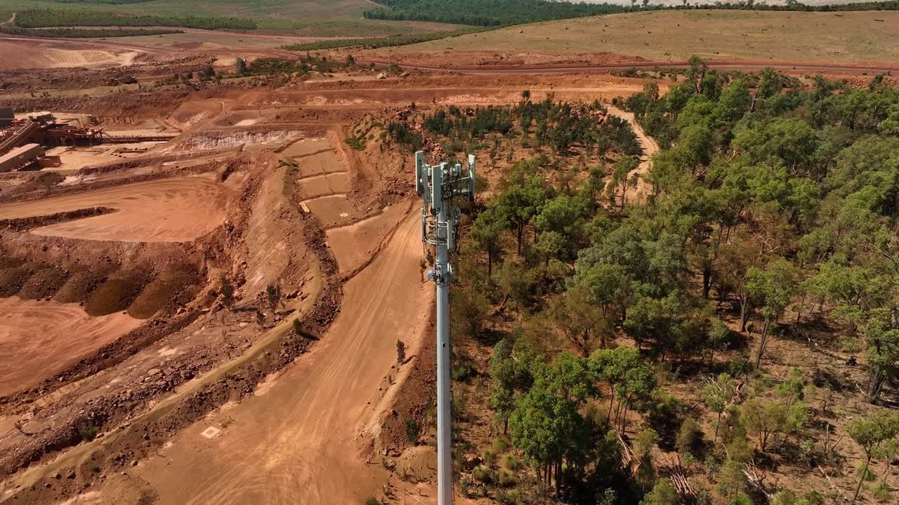 torre de comunicación erigida en la mina de oro de boddington en australia occidental