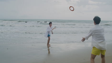 couple playing frisbee