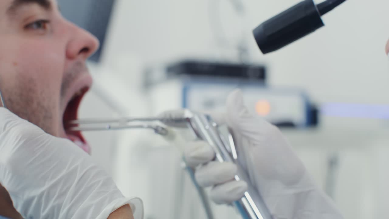 стоматологический осмотр и процедура