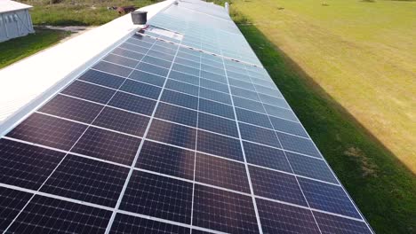 Sonnenkollektoren-Sammeln-Sonnenlicht-Und-Produzieren-Sauberen,-Erschwinglichen-Strom