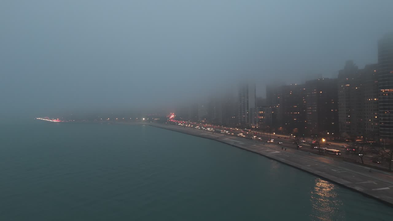 시카고 다운타운 스카이 라인 빌딩, 노스 미시간 애비뉴, 겨울의 거리 교통, 일리노이, 미국