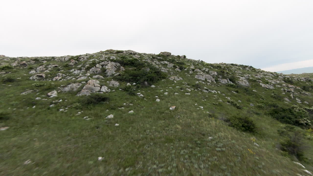 скалистый холмистый ландшафт