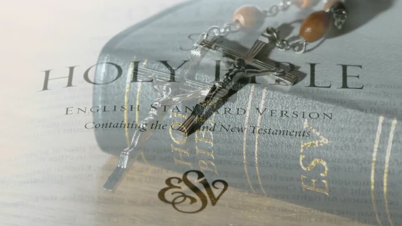 святая библия и распятие