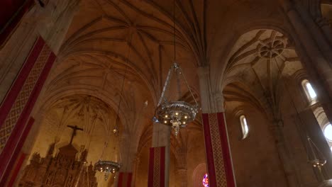 Interior-of-Santa-Maria-Cathedral-in-Cáceres,-Spain,-view-of-towering-ceilings-and-graceful-arches