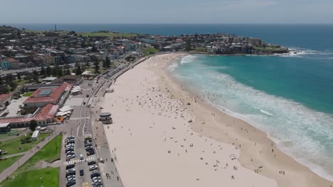 Bondi-Beach,-Un-Hermoso-Destino-Costero-En-Australia