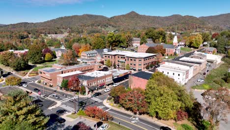 Luftaufnahme-Der-Stadt-Mars-Hill,-North-Carolina,-North-Carolina