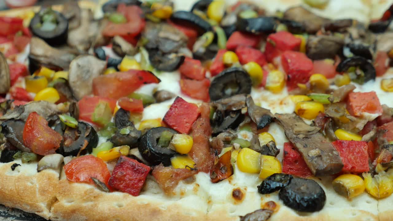 야채와 치즈로 된 채식주의 피자