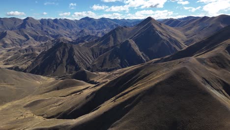 Hermoso-Día-Sobre-Las-Montañas-De-Nueva-Zelanda-En-Lindis-Pass