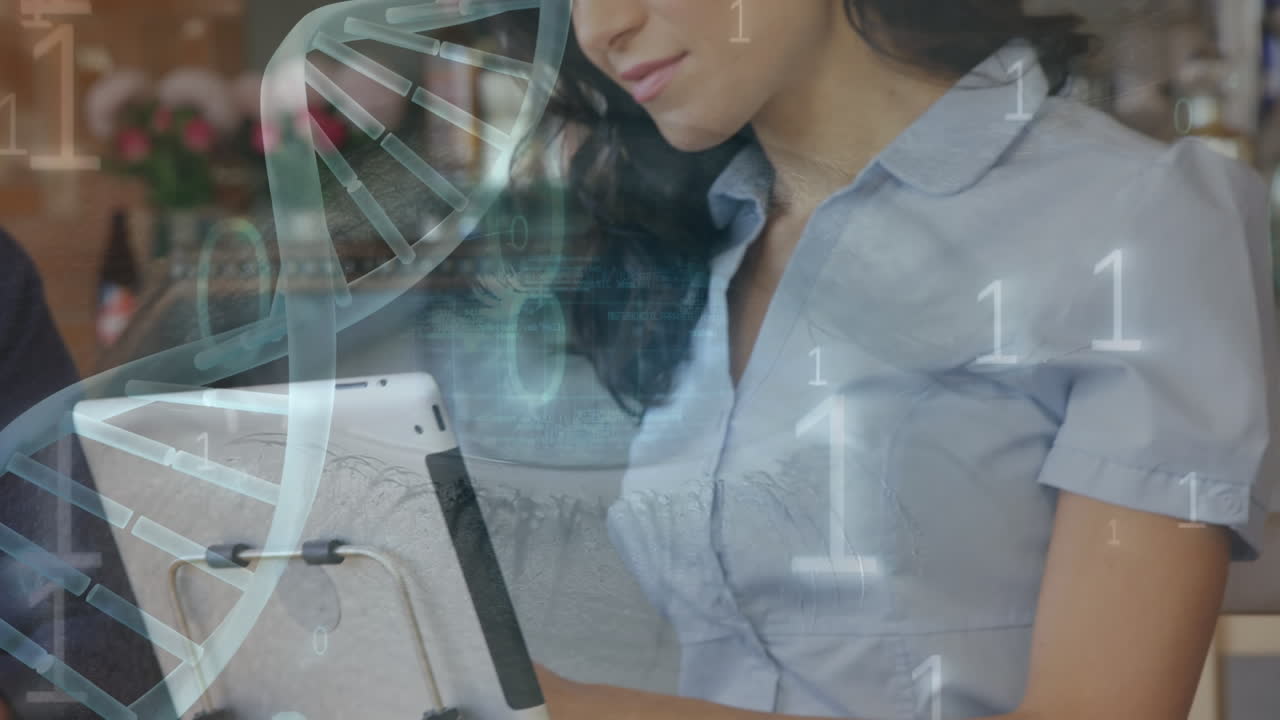 animación de hélice de adn con códigos binarios y ojo digital sobre mujer trabajando en pc digital en cafés
