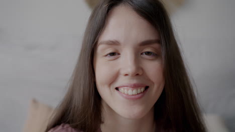 retrato de una mujer sonriente