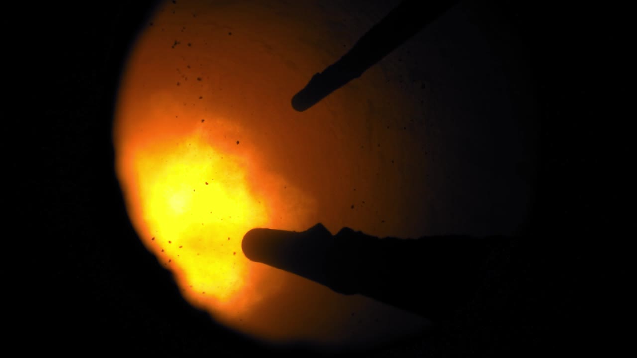 산업용 금속 녹이는 과정