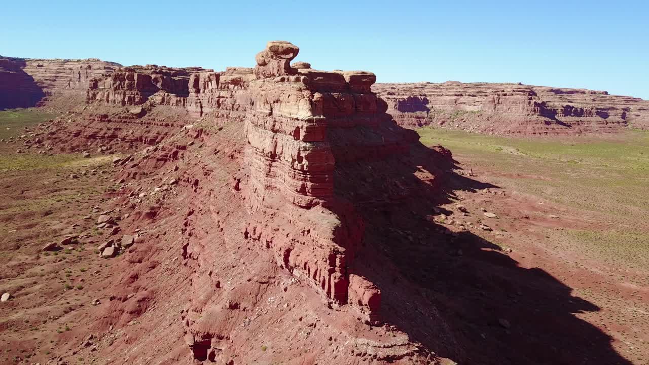 Veduta aerea intorno ai butte e alle formazioni rocciose della Monument Valley, Utah 4.