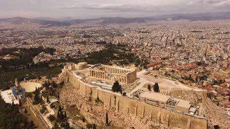 imágenes de aviones no tripulados de la ciudad de atenas y la acrópolis