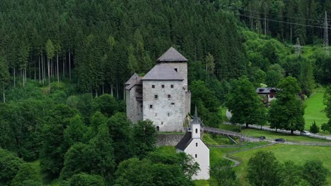 Die-Burg-Kaprun-Wird-Heute-Für-Konzerte,-Veranstaltungen-Und-Feiern-Genutzt