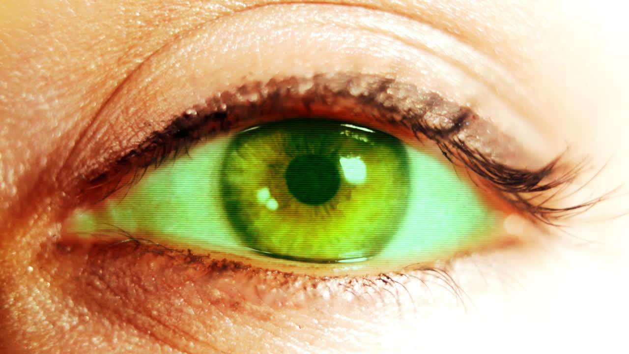 ojo de mujer joven 05