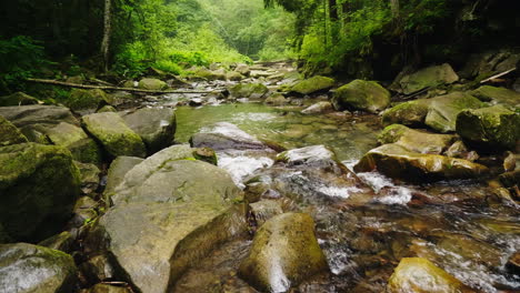 A-Beautiful-Montaña-Río-Or-Stream-Flows-Through-The-Forest-The-Water-Boils-On-Large-Stones-Ecolog
