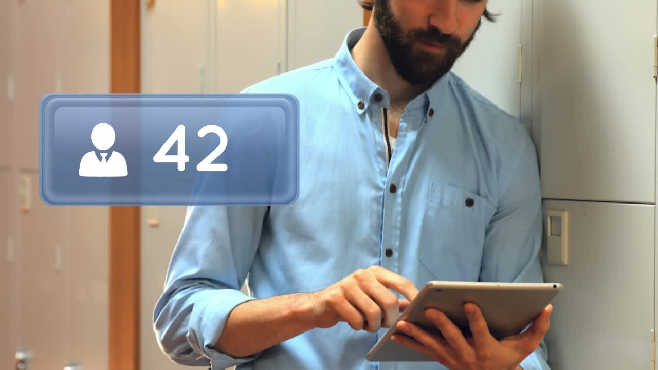 icono de perfil y un hombre usando una tableta en el área del casillero