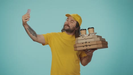 delivery person taking a selfie with pizza and coffee
