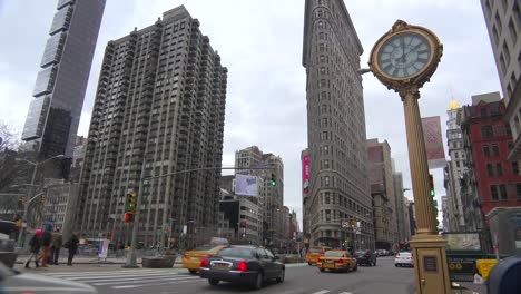 traffic passing in front of new york's iconic flatiron building