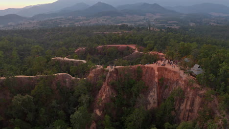 increíble foto aérea del cañón de pai al atardecer en tailandia