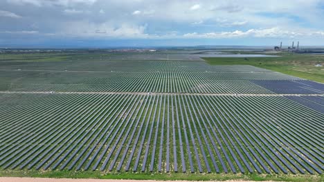 sprawling solar farm in usa