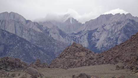 Timelapse-of-Clouds-over-Alabama-Hills-California,-Big-Blue-Sky