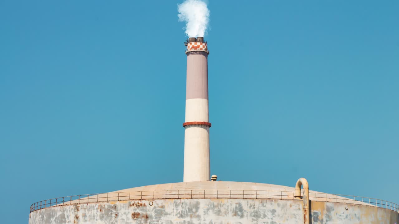 Cinemagraph of smoke emitted from the chimney of the Reading power plant