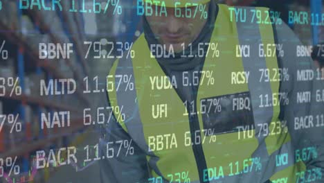 animación del procesamiento de datos financieros sobre el hombre que trabaja en el almacén