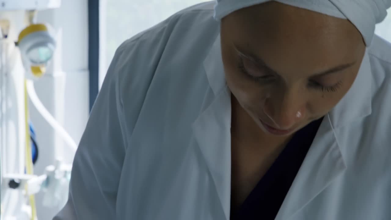 profesional médico en el trabajo