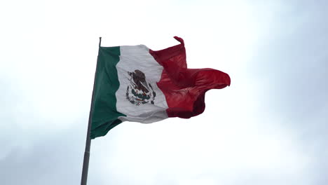 Bandera-Mexicana-En-La-Ciudad-De-Mexico