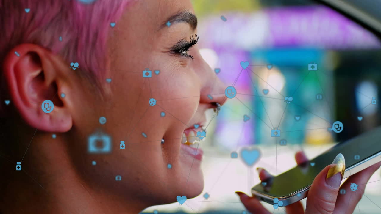 animación de iconos conectados, mujer biracial hablando en el altavoz del teléfono móvil mientras está sentada en el coche