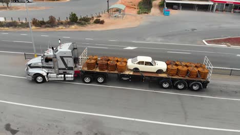 Tren-De-Carretera-En-La-Autopista-Australiana-En-El