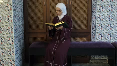 muslim woman pray