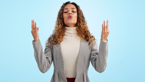 meditación, calma y mujer de negocios en el estudio