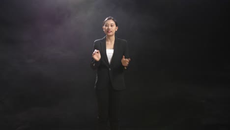 mujer de negocios con traje formal