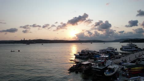 buques en el puerto deportivo