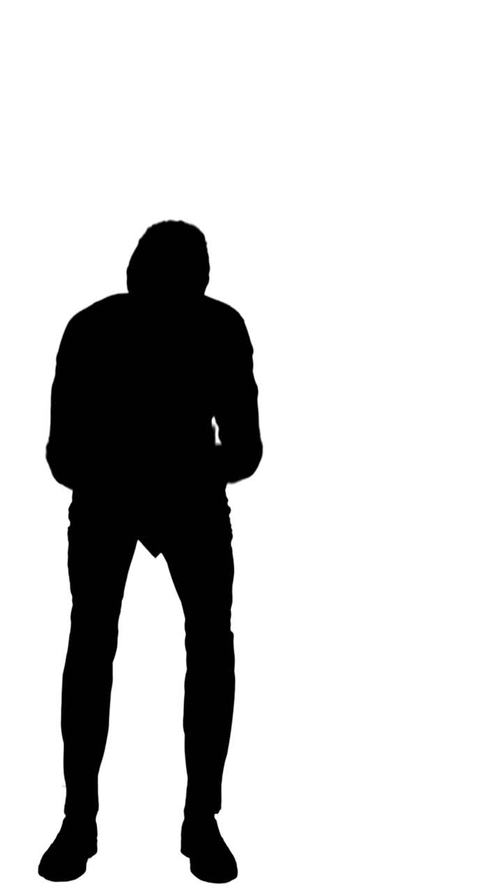 silueta de un hombre de negocios celebrando la victoria