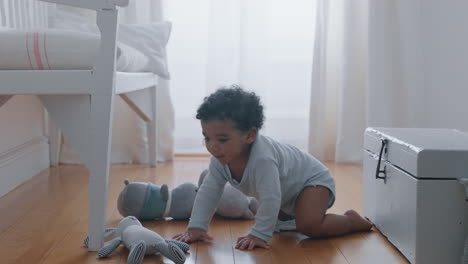 Niño-Feliz-Jugando-Con-Juguetes-En-Casa-Niño-Lindo-Aprendiendo-Divirtiéndose-Disfrutando-De-La-Infancia