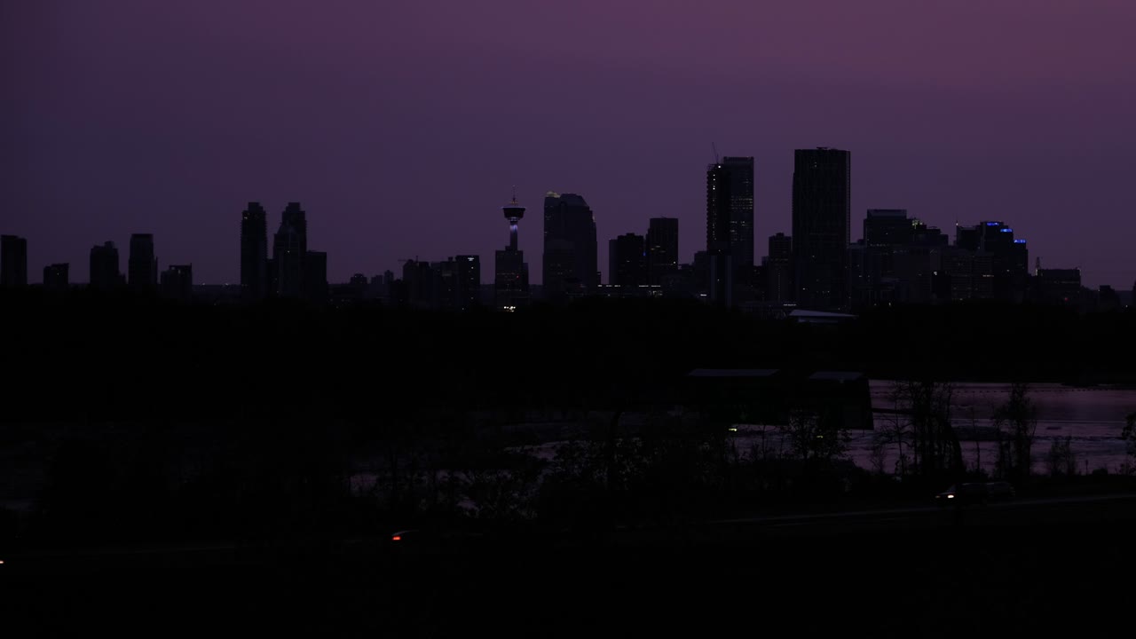 Timelapse nocturno de paisaje urbano - autopista