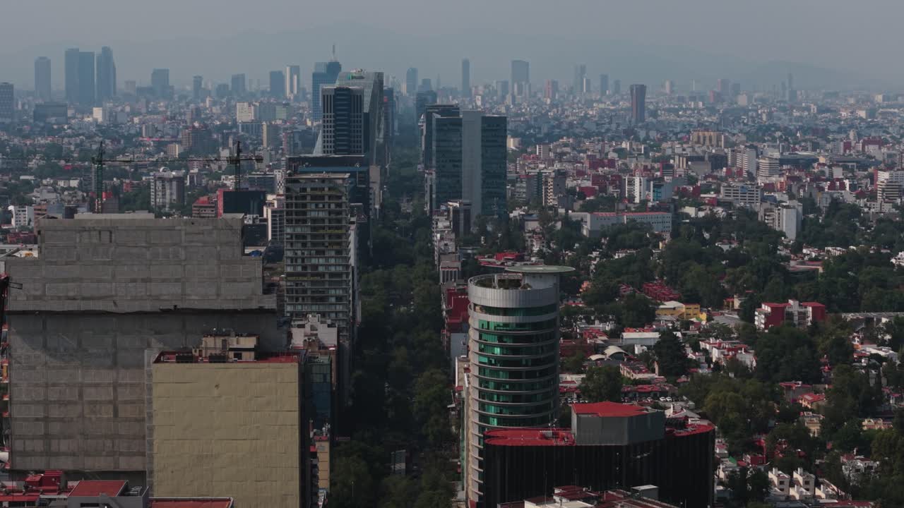 Looking down on southern Insurgentes Avenue, Mexico City.